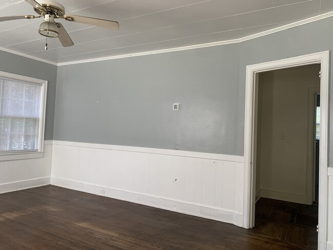 Building Photo - 1105 N Charlotte Ave