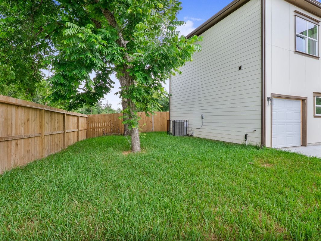 Building Photo - 4103 E Toliver St