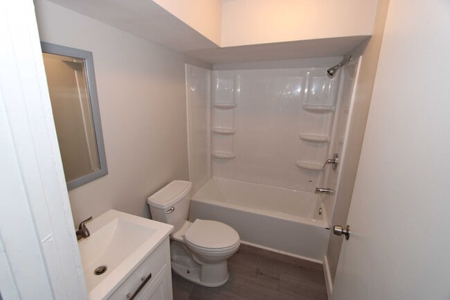 Building Photo - Quaint 2 Bedroom 1 Bathroom Ranch