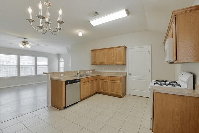 Building Photo - 24415 Strong Pine Dr
