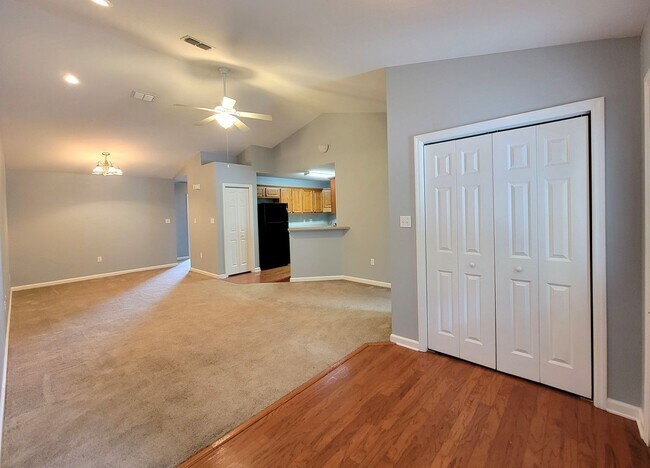 Building Photo - 3 bedroom townhome for rent right away for $1750