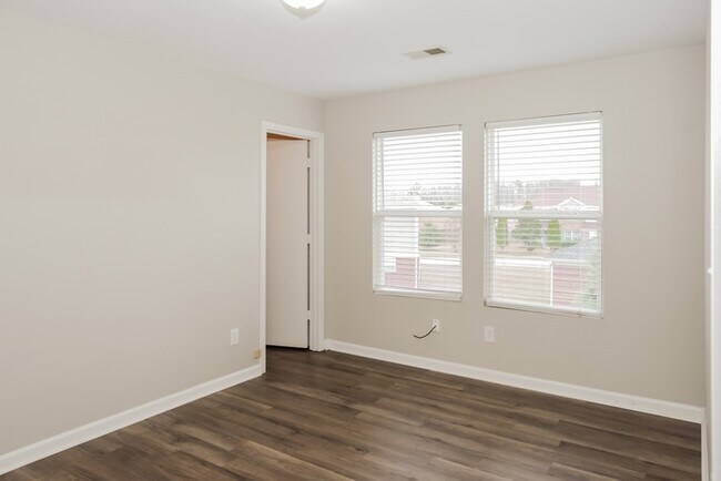 Building Photo - Great 3 bedroom in Madison