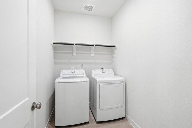Building Photo - 7749 Bergamot Cir