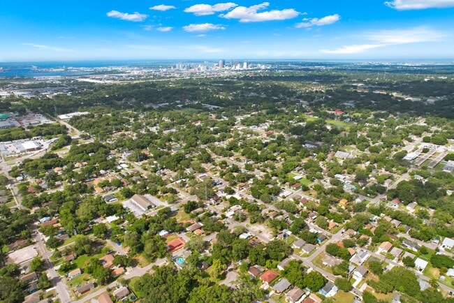 Building Photo - Spacious 4bdrm/1bath House ** $1,945.00 ** Section 8 OK ****