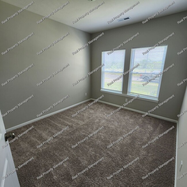 Building Photo - New Maintenance Free 2 Bedroom Home