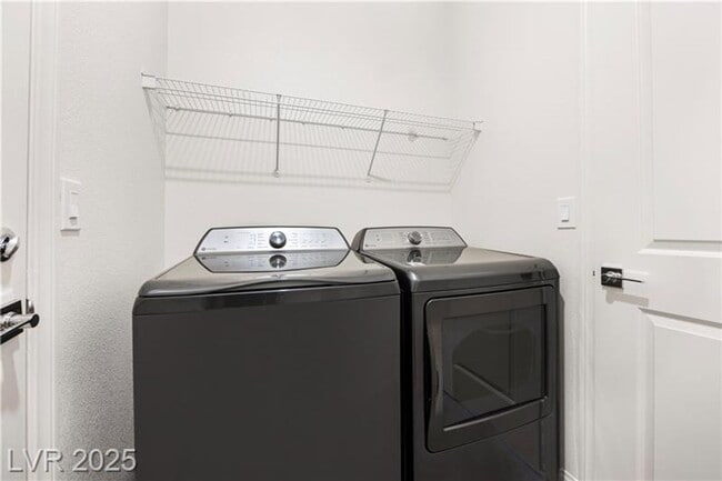 Building Photo - Single Story 3 bedroom, 2 bath home in the...