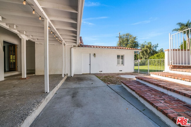 Building Photo - 10440 Johanna Ave