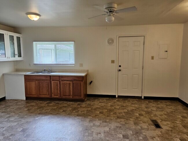 Building Photo - 3033 Northgate Ave