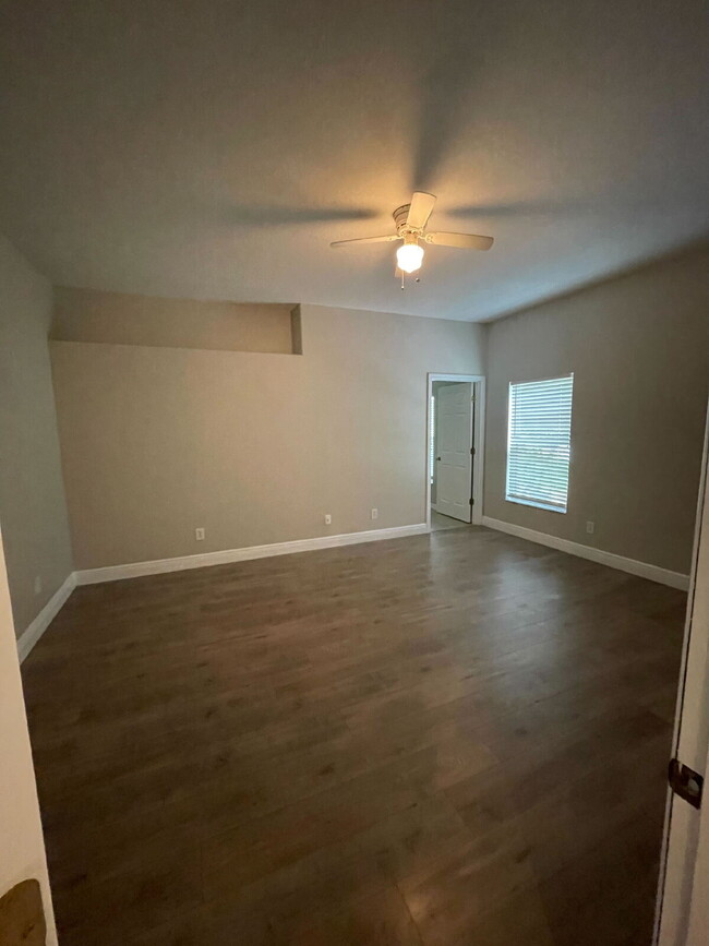 Building Photo - Charming 4-Bedroom Haven