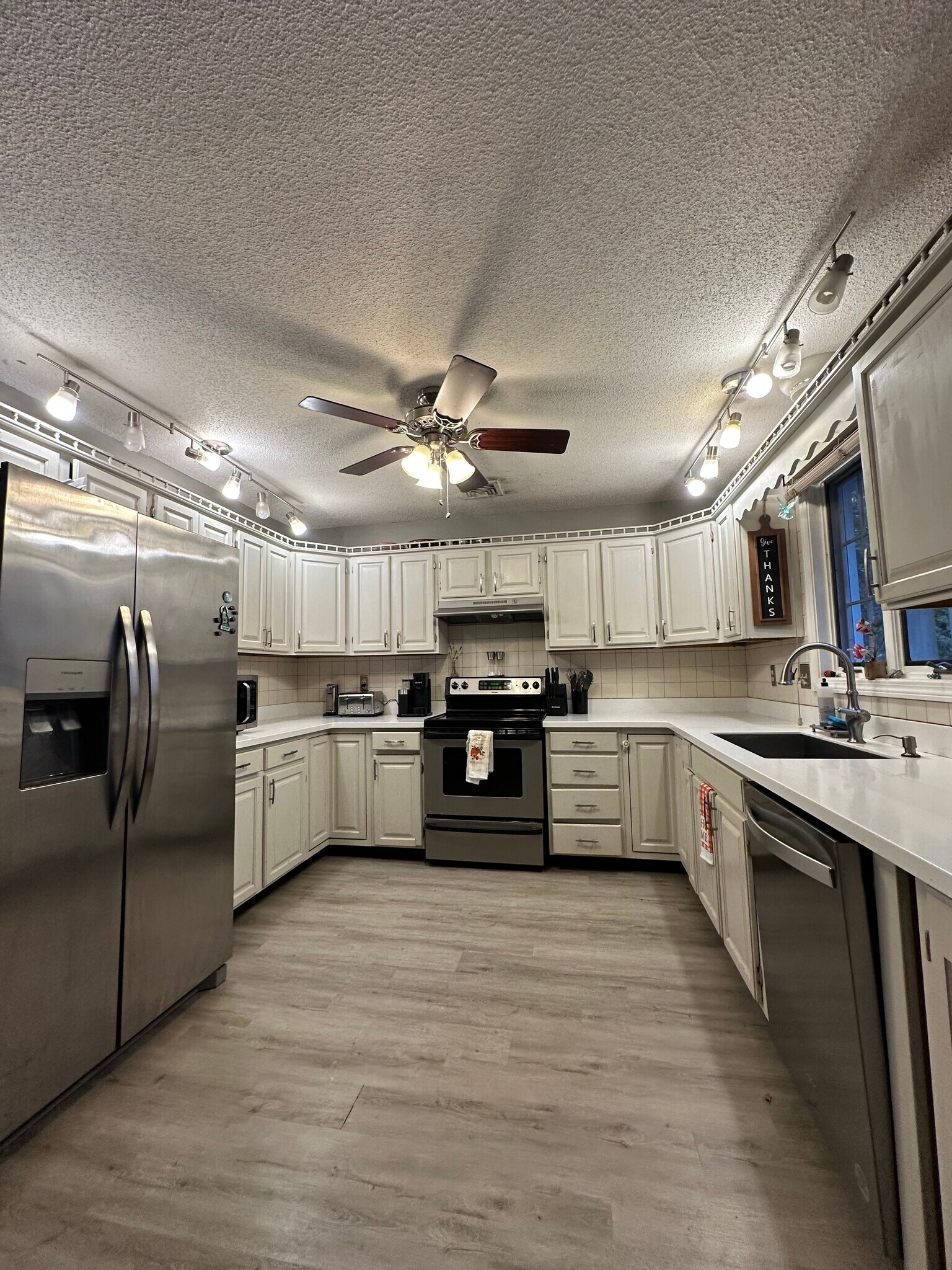 Building Photo - 29 Montano Rd