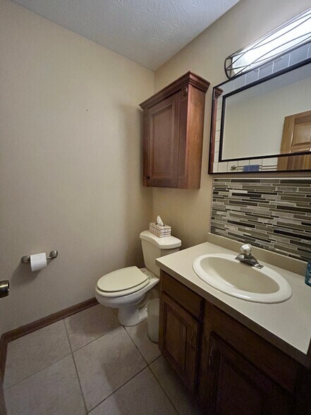 Building Photo - 840 Westlake Dr