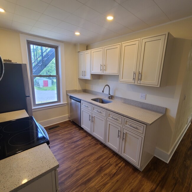 Building Photo - 1372 Mars-Evans City Rd