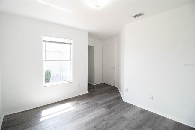 Building Photo - 235 Mango Dr
