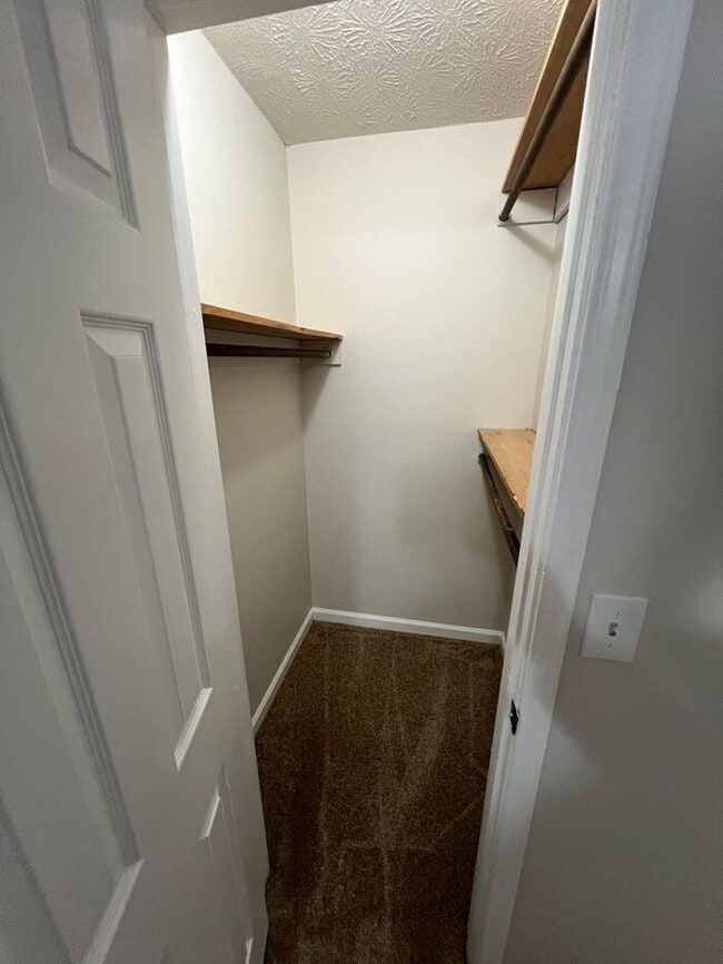 Building Photo - FINALLY A 2 BEDROOM 2.5 BATH IN LAWRENCEVILLE!