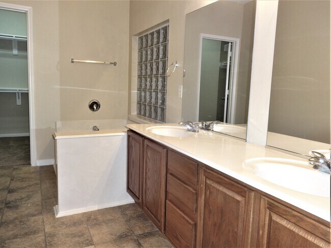 Building Photo - 19902 Cypresswood Springs