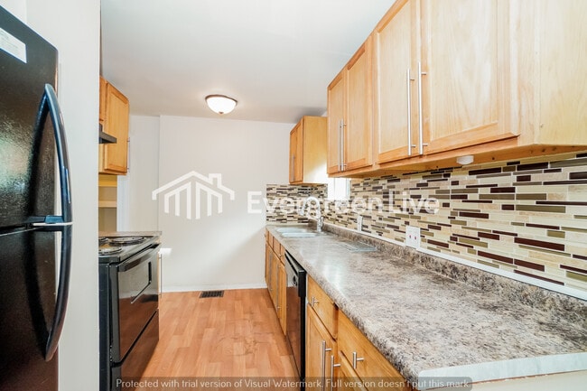 Building Photo - 2468 McGuffey Rd