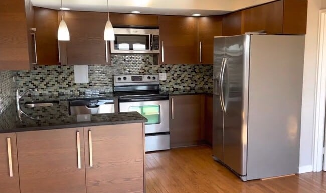 Building Photo - 5815 N Sheridan Rd