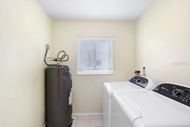 Building Photo - 2306 Lancaster Dr