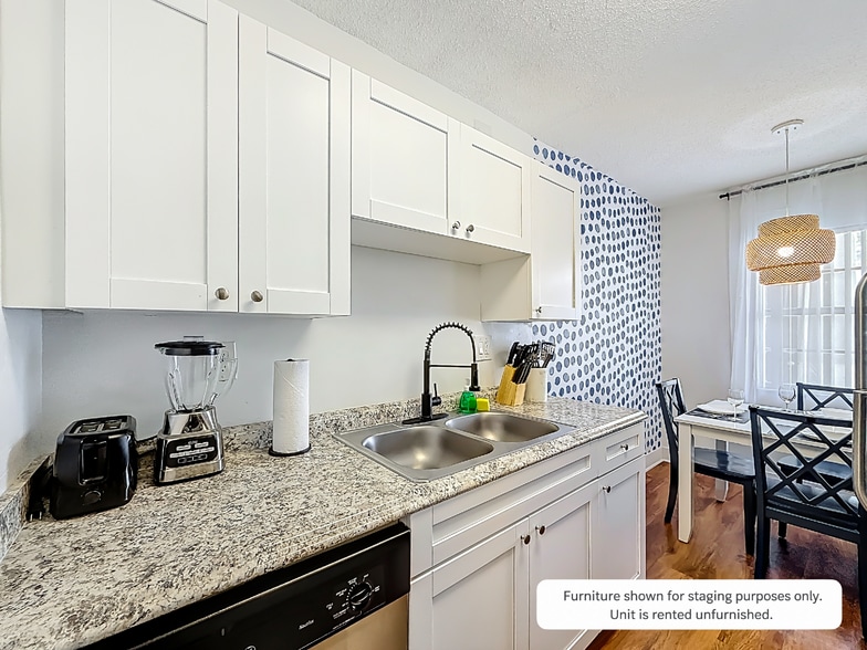 Building Photo - 374 Sunshine Dr