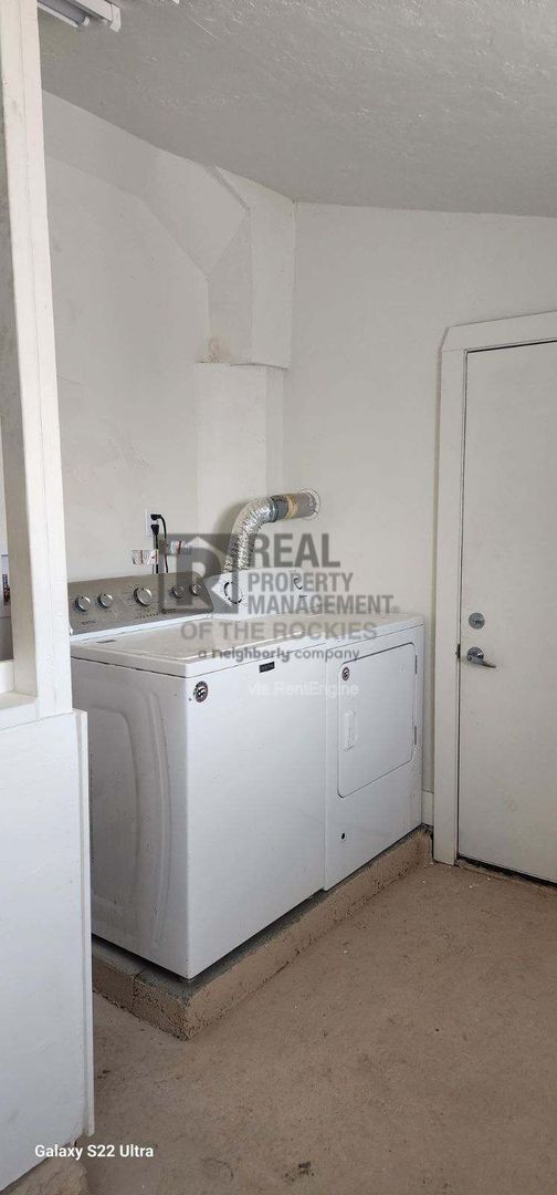 Building Photo - 606 W 24th St