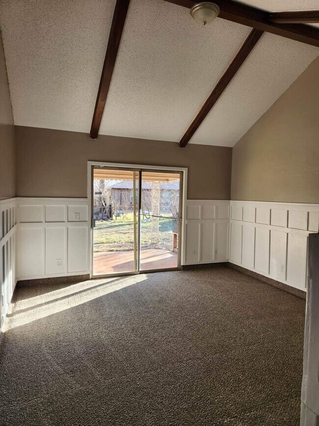 Building Photo - Charming 5 Bedroom Rent to Own Home!!