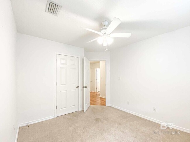 Building Photo - 9841 Watkins Dr