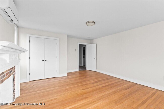 Building Photo - 840 Clay Ave