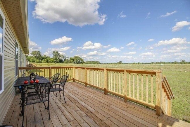 Building Photo - 418 Lansing Ln