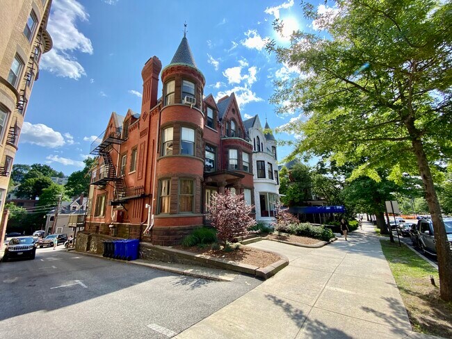 Primary Photo - 1575 Beacon St