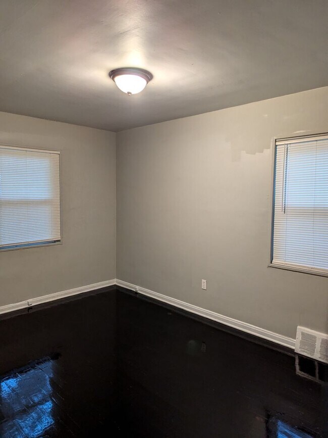 Building Photo - 5217 Neff-2 BED & 1 BATH FOR RENT