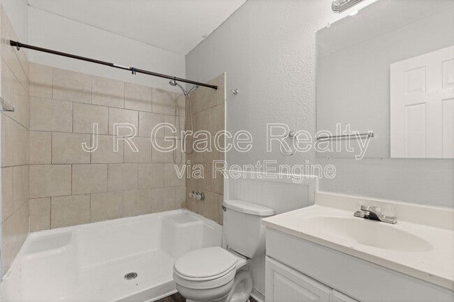Building Photo - 4404 Pecan Ln