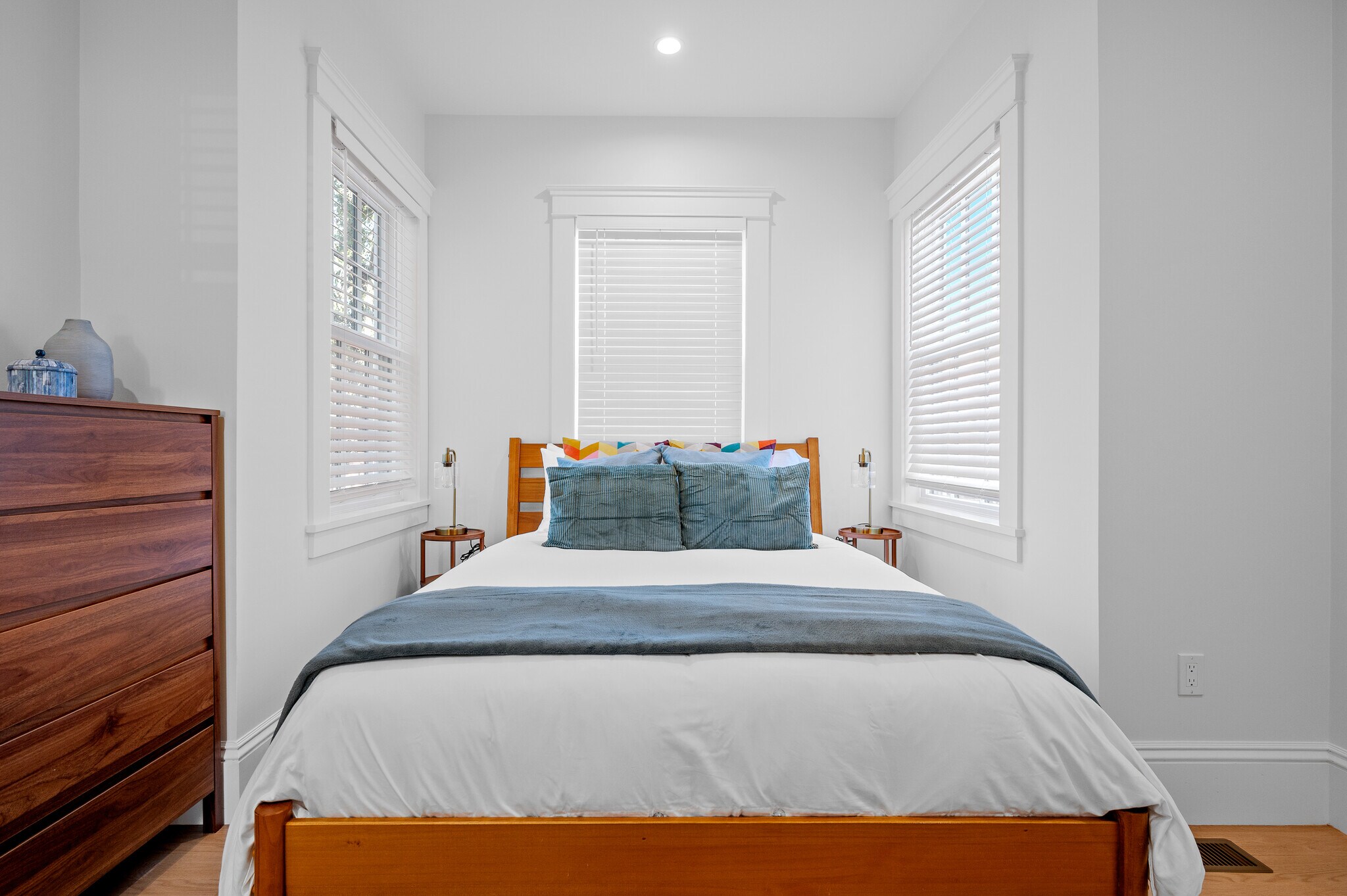 Building Photo - 30 E Main St