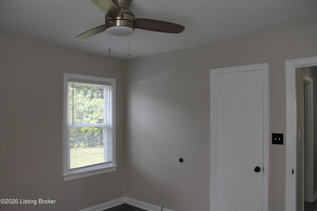 Building Photo - 528 Harris Pl