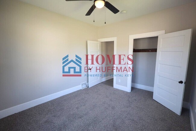 Building Photo - Two Bedroom House | Off Street Parking