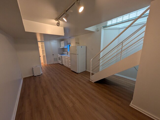 Building Photo - Georgetown Townhouse (Close to the West End and Dupont)