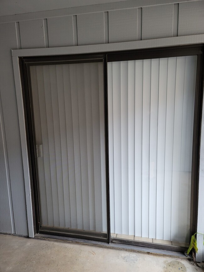 Building Photo - 930 N Indiana St