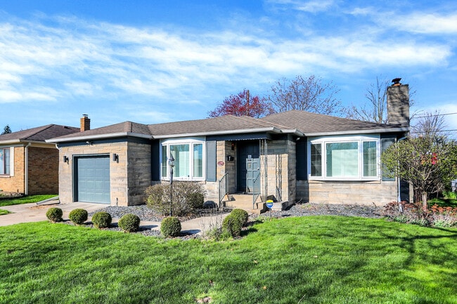 Building Photo - 1240 N Irvington Ave