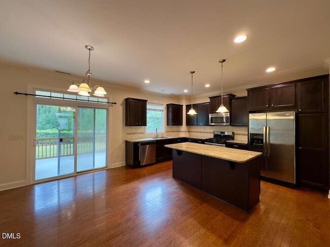 Building Photo - 4008 Vallonia Dr