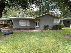 Building Photo - 3024 Oak Forest Dr