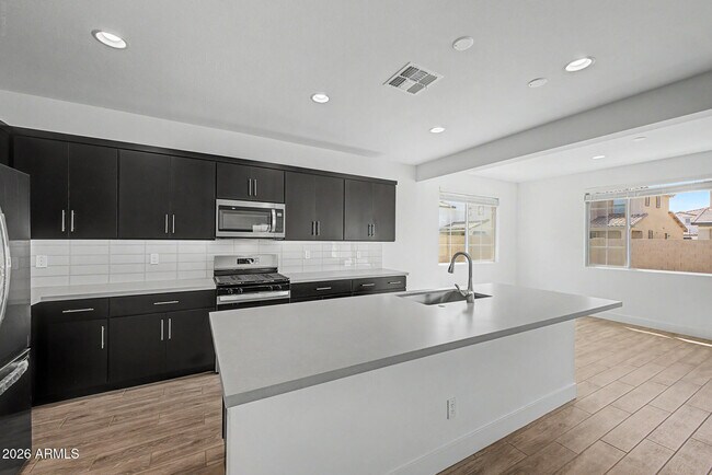 Building Photo - 21505 E Sparrow Dr