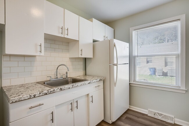 Building Photo - Meadowlark Apartments