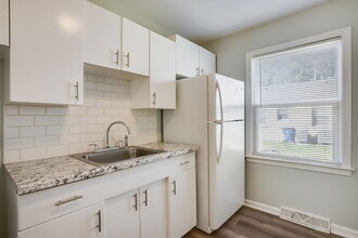 Building Photo - Meadowlark Apartments