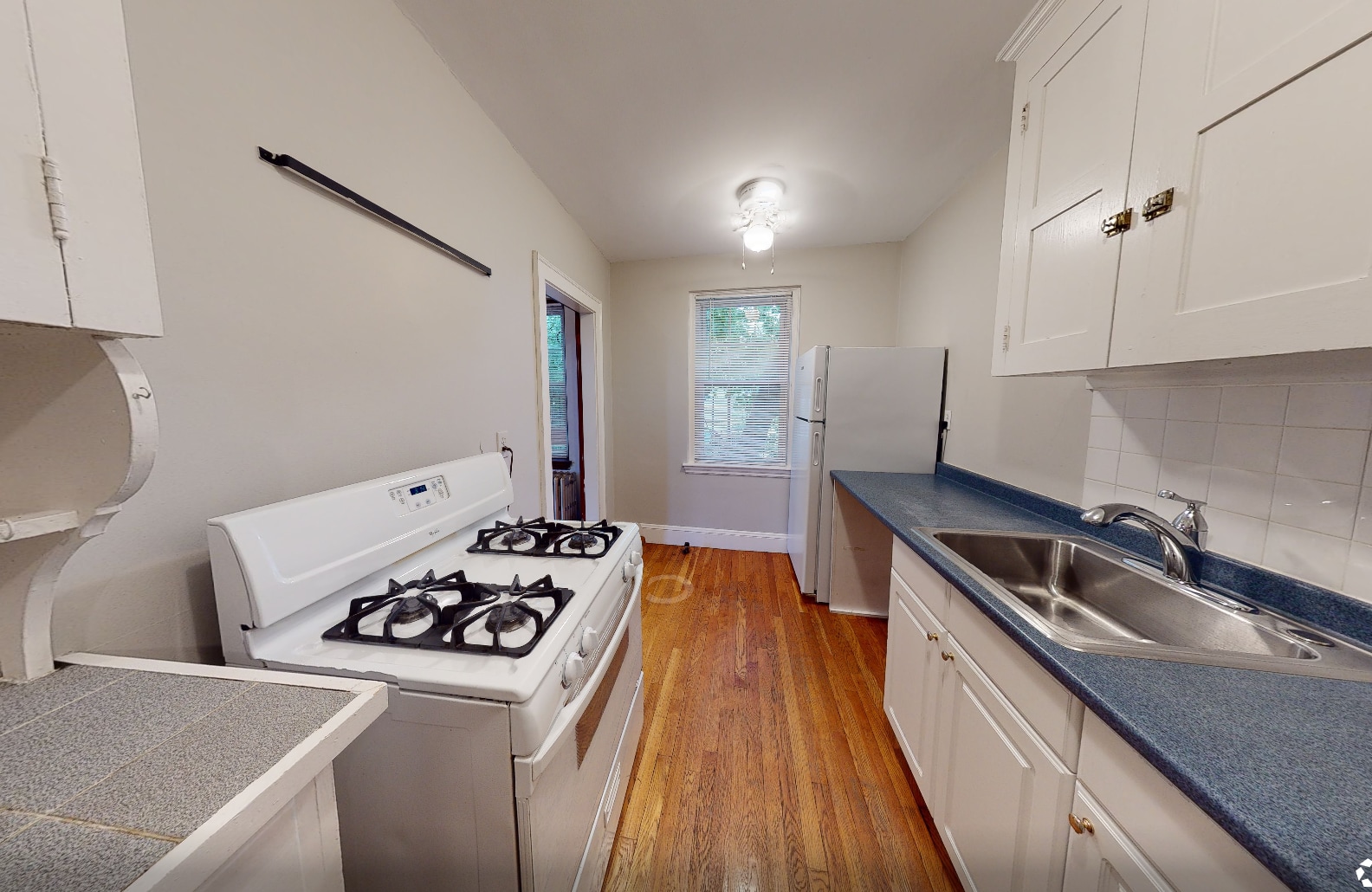 Building Photo - 116 College Ave