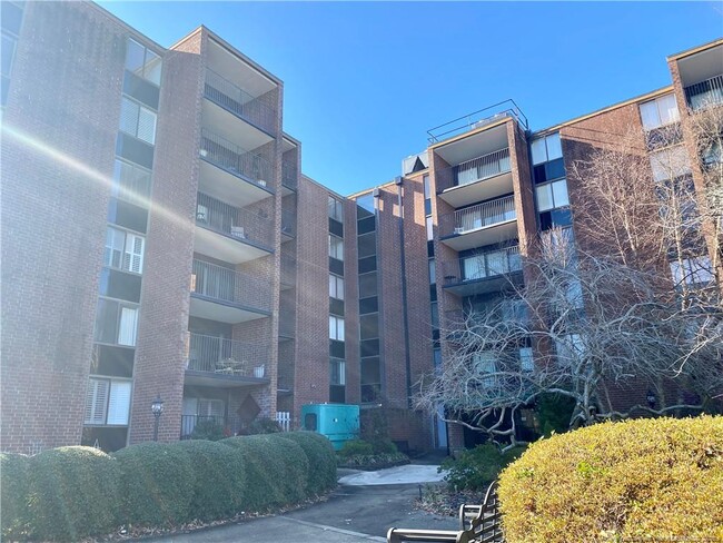 Building Photo - 1100 Clarendon St