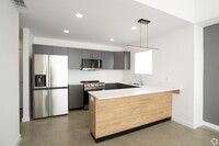 Building Photo - 712 Onyx Dr