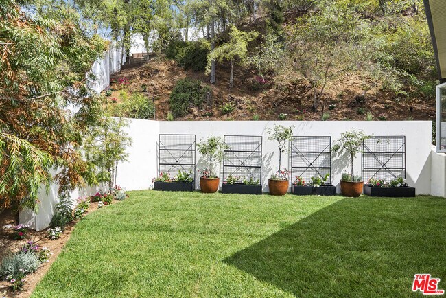 Building Photo - 9541 Cedarbrook Dr