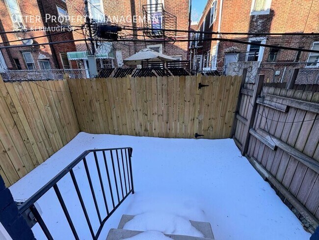 Building Photo - 1325 Kerbaugh St