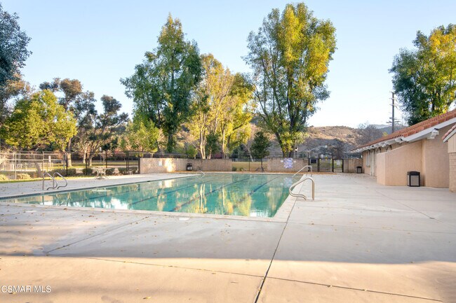 Building Photo - 1504 Covington Ave