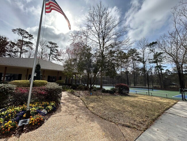 Building Photo - 6-month SUMMER rental within minutes of Wrightsville Beach!