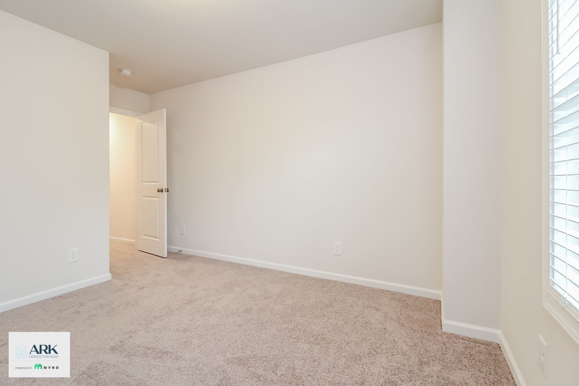 Building Photo - 4 Oak Rose Dr